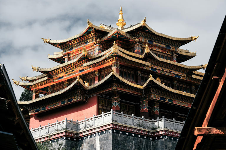 到云南游玩，去过这9个绝美古寺再离开吧！风情多样，景色纯粹，各个都好玩！
