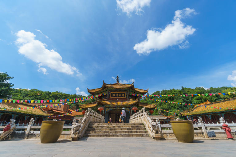 到云南游玩，去过这9个绝美古寺再离开吧！风情多样，景色纯粹，各个都好玩！